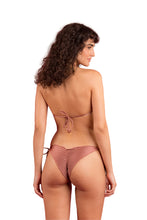 Carica l&#39;immagine nel visualizzatore di Gallery, Model Back: Rio De Sol Haut Top Shimmer-Copper Frufru
