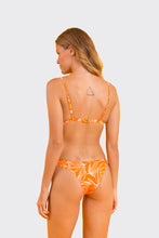 Carica l&#39;immagine nel visualizzatore di Gallery, Model Back: Rio De Sol Haut Top Trail-Orange Tri-Fixo
