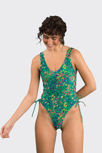 Carica l&#39;immagine nel visualizzatore di Gallery, Model Front: Rio De Sol Une Pièce Wilds Zoe

