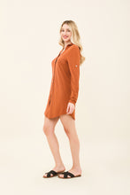Carica l&#39;immagine nel visualizzatore di Gallery, Shirtdress Copenhagen Caramelo UPF50+
