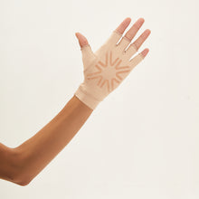 Carica l&#39;immagine nel visualizzatore di Gallery, Short Glove Chocolate UPF50+
