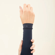 Carica l&#39;immagine nel visualizzatore di Gallery, Sun-Protection Sleeve Navy UPF50+

