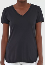 Carica l&#39;immagine nel visualizzatore di Gallery, T-Shirt Skin Fit Alongada Gola V Preto
