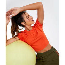 Carica l&#39;immagine nel visualizzatore di Gallery, T-Shirt Skin Fit Cropped 1983 Laranja Pitanga
