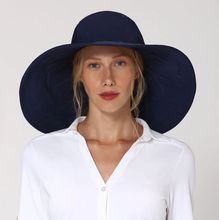 Carica l&#39;immagine nel visualizzatore di Gallery, Model Front: Uv Line Chapeau Souple/Capeline Beverly Hills Marinho
