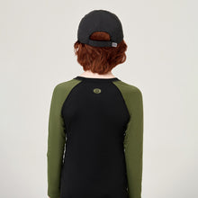 Carica l&#39;immagine nel visualizzatore di Gallery, Model Back: Uv Line Casquette Cap Teen Colors Preto Upf50+
