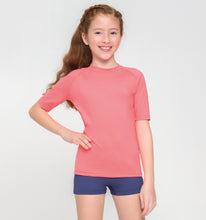 Carica l&#39;immagine nel visualizzatore di Gallery, Model Front: Uv Line T-Shirt Kids Fpu50+ Uvpro Short Sleeve T-Shirt Coral Uv

