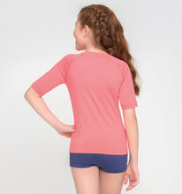 Carica l&#39;immagine nel visualizzatore di Gallery, Model Back: Uv Line T-Shirt Kids Fpu50+ Uvpro Short Sleeve T-Shirt Coral Uv
