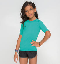 Carica l&#39;immagine nel visualizzatore di Gallery, Model Front: Uv Line T-Shirt Kids Fpu50+ Uvpro Short Sleeve T-Shirt Mint Green Uv
