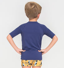 Carica l&#39;immagine nel visualizzatore di Gallery, Model Back: Uv Line T-Shirt Kids Fpu50+ Uvpro Short Sleeve T-Shirt Navy Blue Uv
