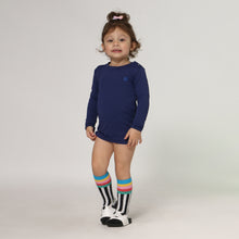 Carica l&#39;immagine nel visualizzatore di Gallery, Model Front: Uv Line T-Shirt Longsleeve Baby Marinho Upf50+
