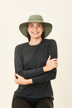 Carica l&#39;immagine nel visualizzatore di Gallery, Model Front: Uv Line Chapeau Souple/Capeline San Remo Militar Preto Upf50+
