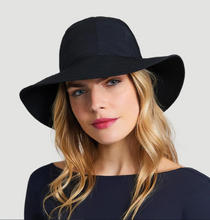 Carica l&#39;immagine nel visualizzatore di Gallery, Model Front: Uv Line Chapeau Souple/Capeline San Remo Preto
