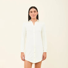 Carica l&#39;immagine nel visualizzatore di Gallery, Model Front: Uv Line Chemise Shirtdress Copenhagen Offwhite Upf50+
