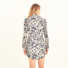 Carica l&#39;immagine nel visualizzatore di Gallery, Model Back: Uv Line Chemise Shirtdress Costela Aco Off White Upf50+
