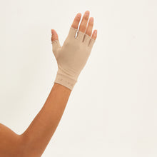 Carica l&#39;immagine nel visualizzatore di Gallery, Model Back: Uv Line Gants Short Glove Chocolate Upf50+
