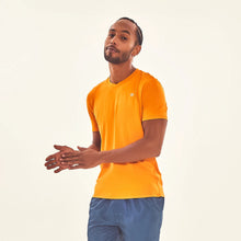 Carica l&#39;immagine nel visualizzatore di Gallery, Model Front: Uv Line T-Shirt Pour Homme T-Shirt Sport Fit Orange Upf50+
