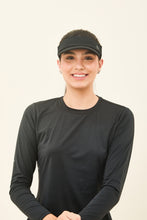 Carica l&#39;immagine nel visualizzatore di Gallery, Model Front: Uv Line Visière Visor Elastic Preto Upf50+
