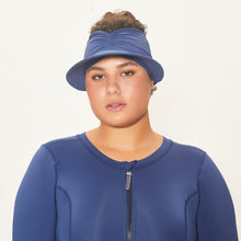 Carica l&#39;immagine nel visualizzatore di Gallery, Model Front: Uv Line Visière Visor Granada Eva Marinho Fosco Upf50+
