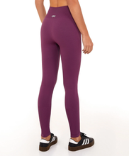 Carica l&#39;immagine nel visualizzatore di Gallery, Legging Sem Costura Essential Roxo Wine
