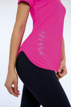 Carica l&#39;immagine nel visualizzatore di Gallery, T-Shirt Skin Fit Inspiracionais Pink Choque
