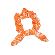 Carica l&#39;immagine nel visualizzatore di Gallery, Trail-Orange Scrunchie
